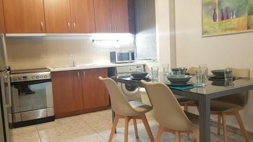Palette Apartment Champagne - Athens Center, 6 Bd, 3 Bath