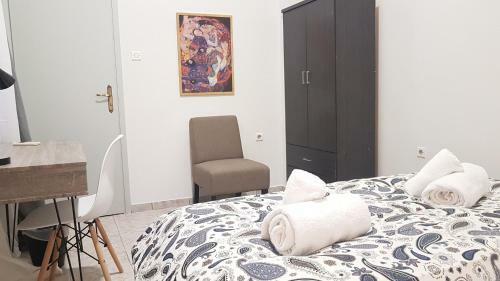Palette Apartment Champagne - Athens Center, 6 Bd, 3 Bath