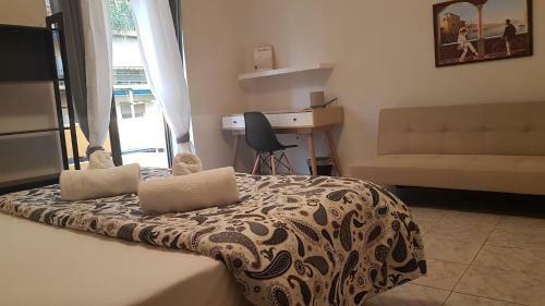 Palette Apartment Champagne - Athens Center, 6 Bd, 3 Bath