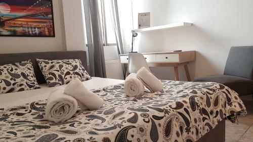 Palette Apartment Champagne - Athens Center, 6 Bd, 3 Bath