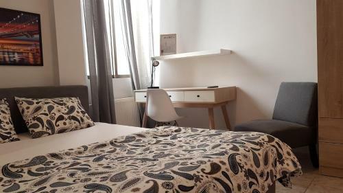 Palette Apartment Champagne - Athens Center, 6 Bd, 3 Bath
