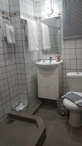 Palette Apartment Champagne - Athens Center, 6 Bd, 3 Bath