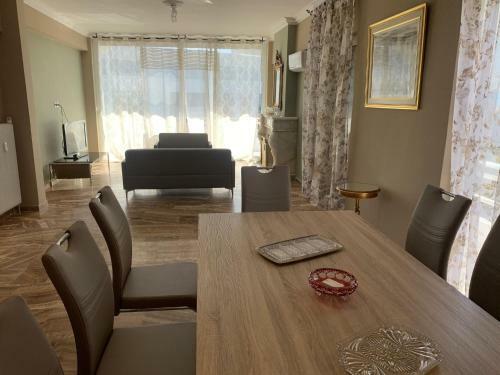 Private Rooms In Spacious Flat Marousi