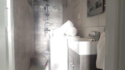 Palette Apartment Alice Blue - Athens Center, 3 Bd, 2 Bath