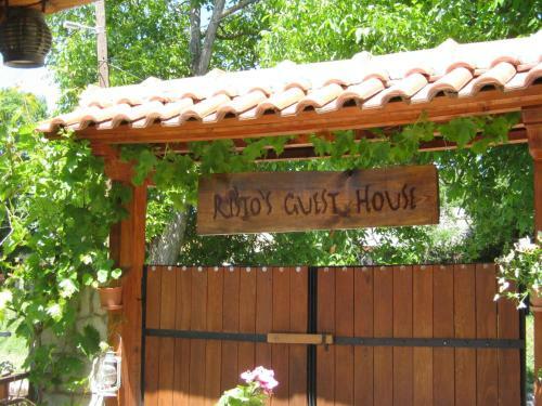 Hostal Risto's Guest House