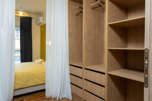 Stylish And Fancy Central Apartment