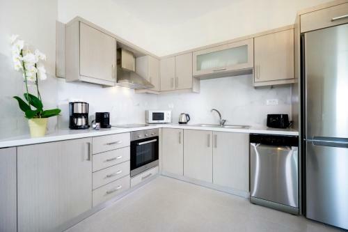 Alexandra Apartment