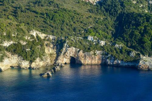 Ahai Paxos Villa