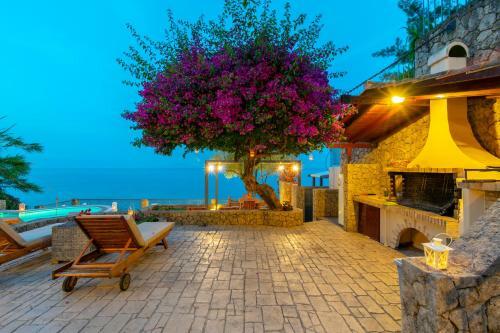 Corfu Beachfront Villa Benele