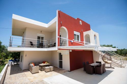 Fanes Villa Sleeps 8 With Pool And Air Con