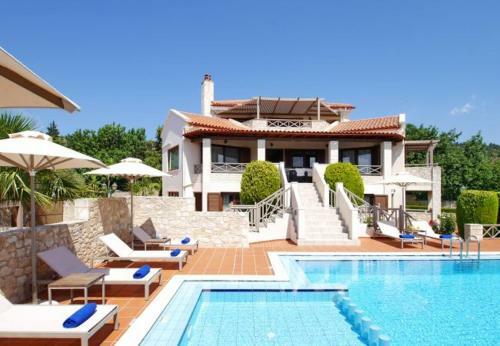 Gavalochori Villa Sleeps 13 With Pool And Air Con