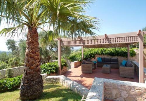Gavalochori Villa Sleeps 13 With Pool And Air Con