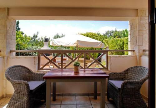 Gavalochori Villa Sleeps 13 With Pool And Air Con