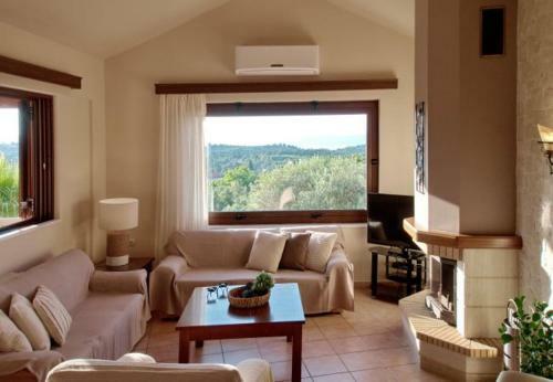Gavalochori Villa Sleeps 13 With Pool And Air Con