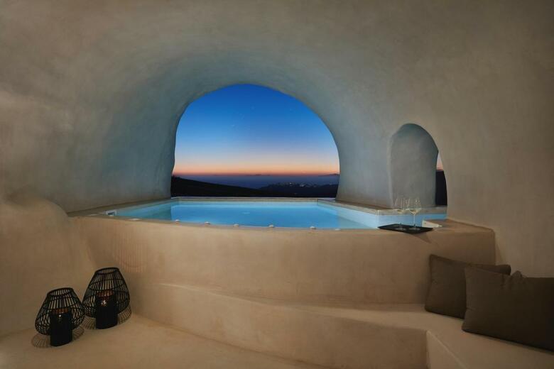 Hotel Divine Cave Experience
