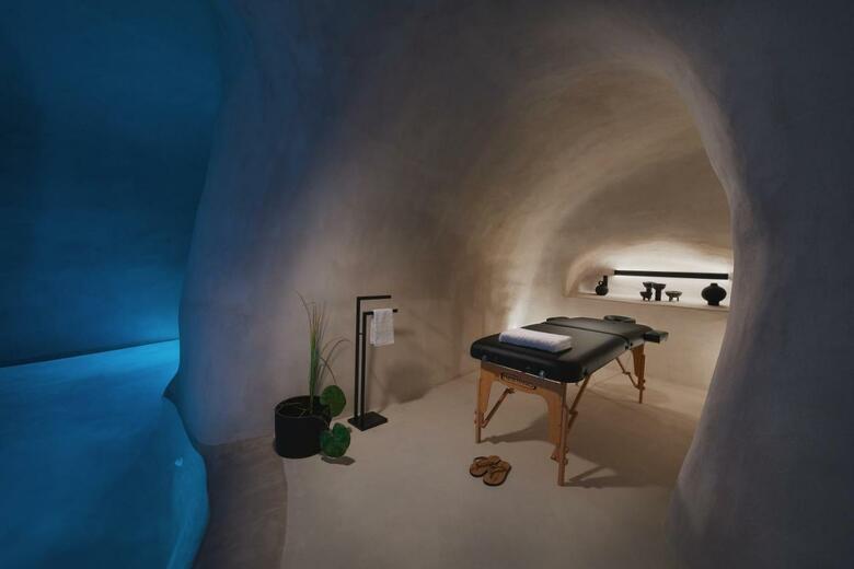 Hotel Divine Cave Experience