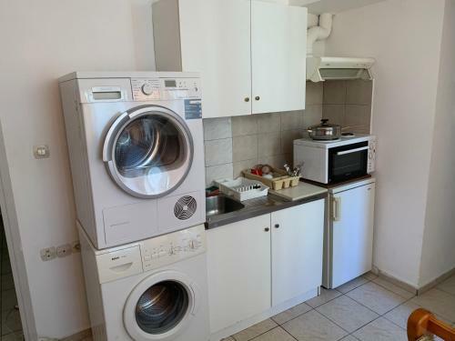 Comfortable And Central Apartment