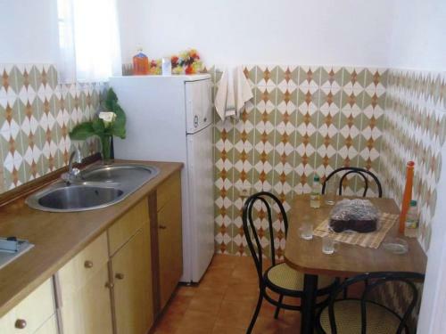 Anetta Apartments