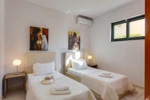 Villa Katerina & Margarita With Heated Pool