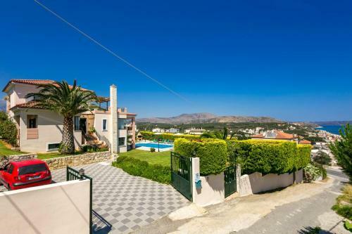 Villa Katerina & Margarita With Heated Pool