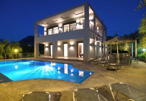 Kambia Villa Sleeps 7 With Pool And Air Con