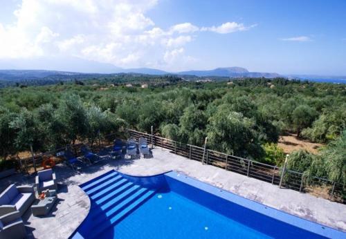 Kambia Villa Sleeps 7 With Pool And Air Con