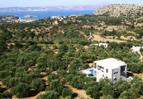 Kambia Villa Sleeps 7 With Pool And Air Con