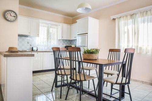 Karavados Villa Sleeps 6 Pool Air Con Wifi