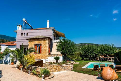 Chariklia's House With Private Pool