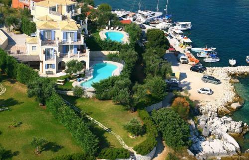 Kassiopi Villa Sleeps 10 Pool Wifi