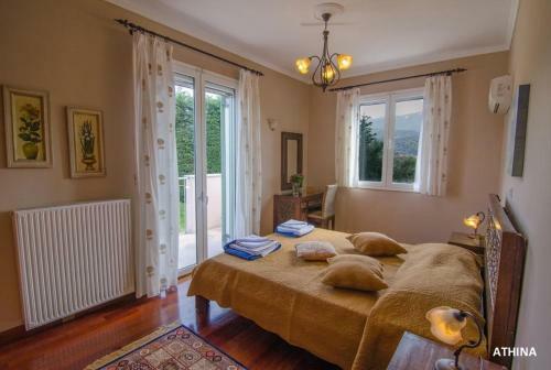 Kassiopi Villa Sleeps 12 Pool Wifi
