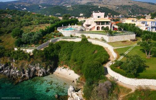 Kassiopi Villa Sleeps 12 Pool Wifi
