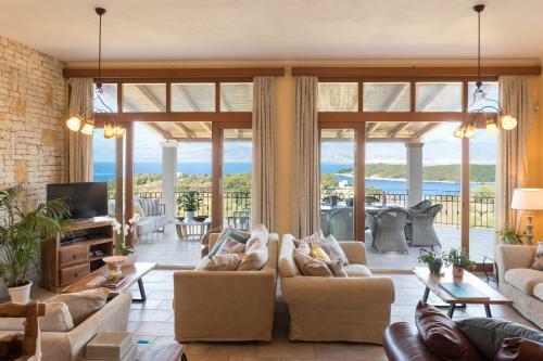 Villa Dendrilia By Rodostamo Hotel