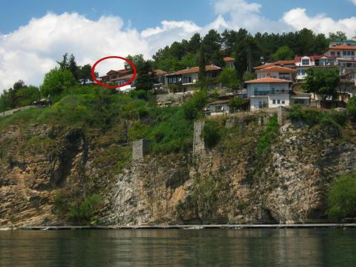 Bache Apartments