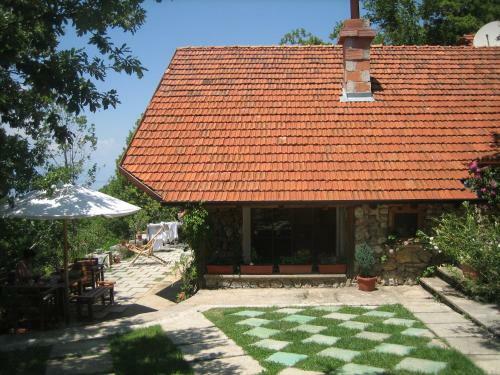 Hostal Robinson Sunset Guest House