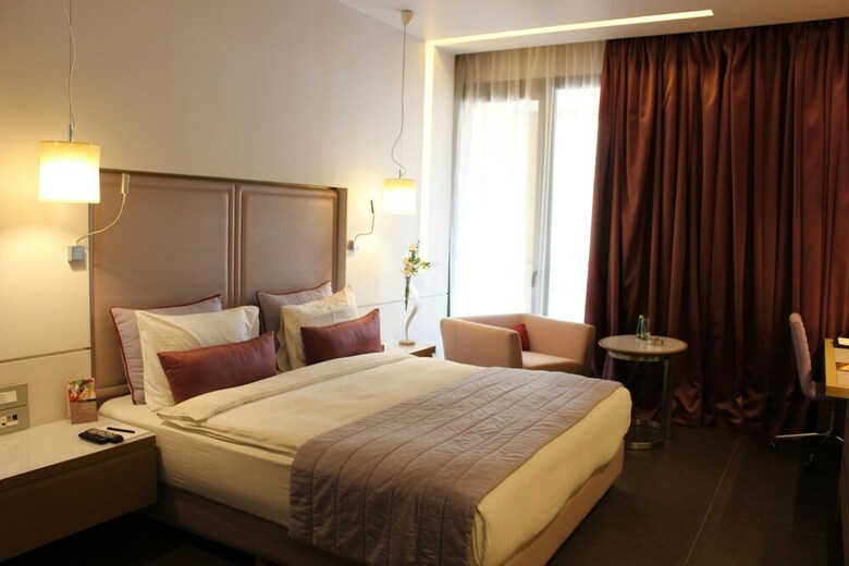 Hotel Saifi Suites