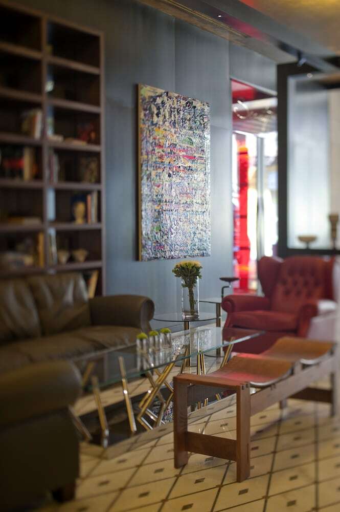 Hotel Saifi Suites