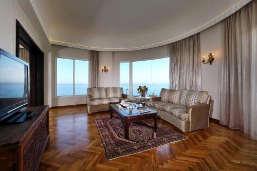 Warwick Palm Beach Hotel
