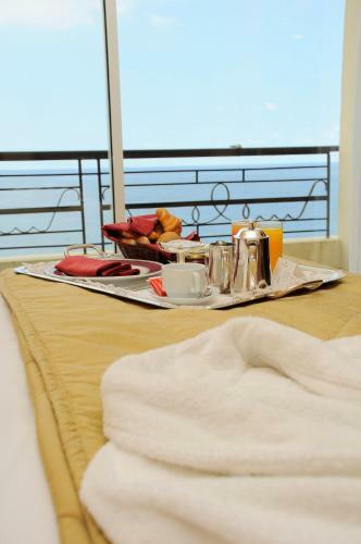 Warwick Palm Beach Hotel