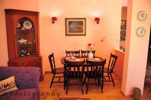 Alexandra's Art Apartment