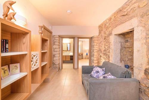 Acrothea Villa