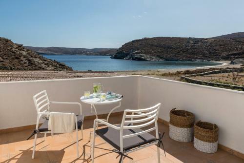 Eneos Kythnos Beach Villas-executive And Premium Villas