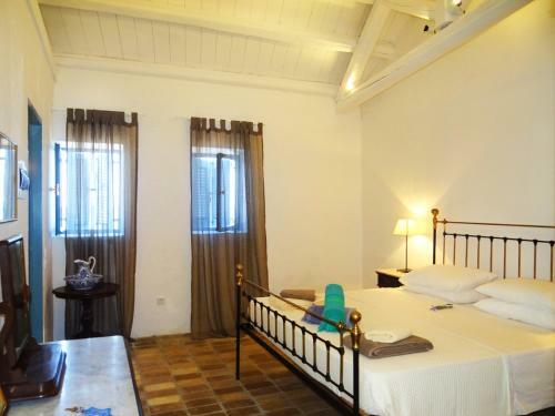 Chlomos Villa Sleeps 16 With Pool And Wifi