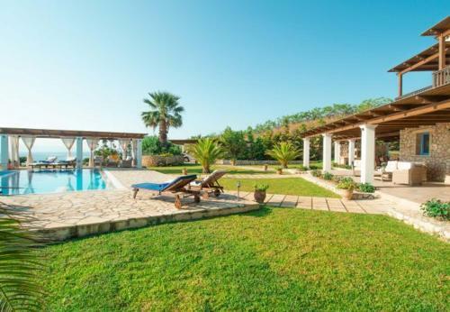 Villa In Kleismata Sleeps 7 With Pool And Air Con