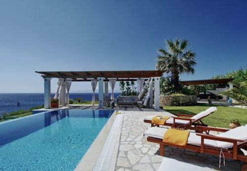 Villa In Kleismata Sleeps 7 With Pool And Air Con