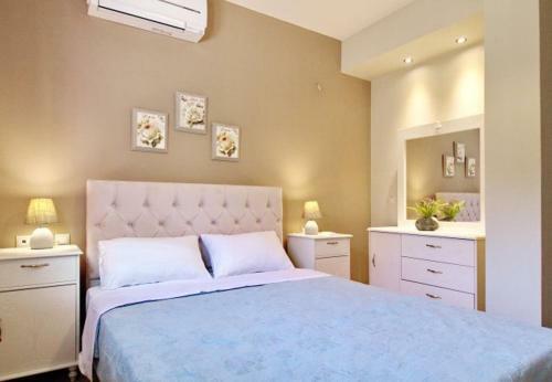 Villa In Kleismata Sleeps 7 With Pool And Air Con