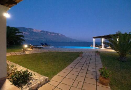 Villa In Kleismata Sleeps 7 With Pool And Air Con