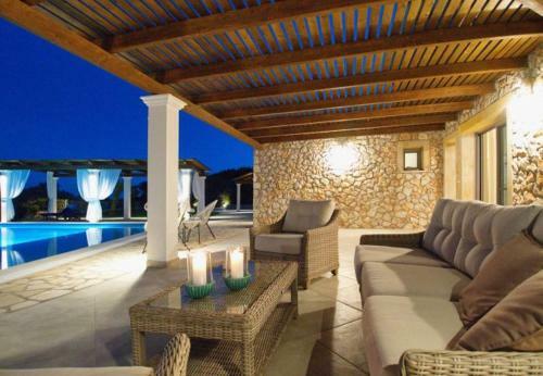 Villa In Kleismata Sleeps 7 Includes Swimming Pool And Air Con