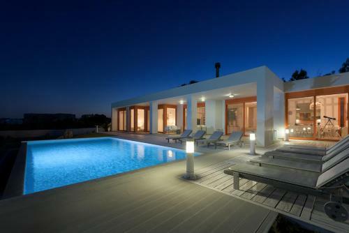 Lachania Villa Sleeps 18 With Pool And Air Con