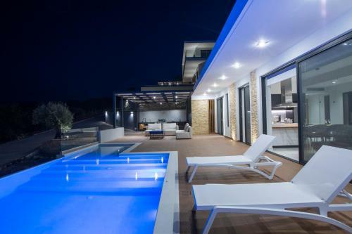 Villa Ioniangems